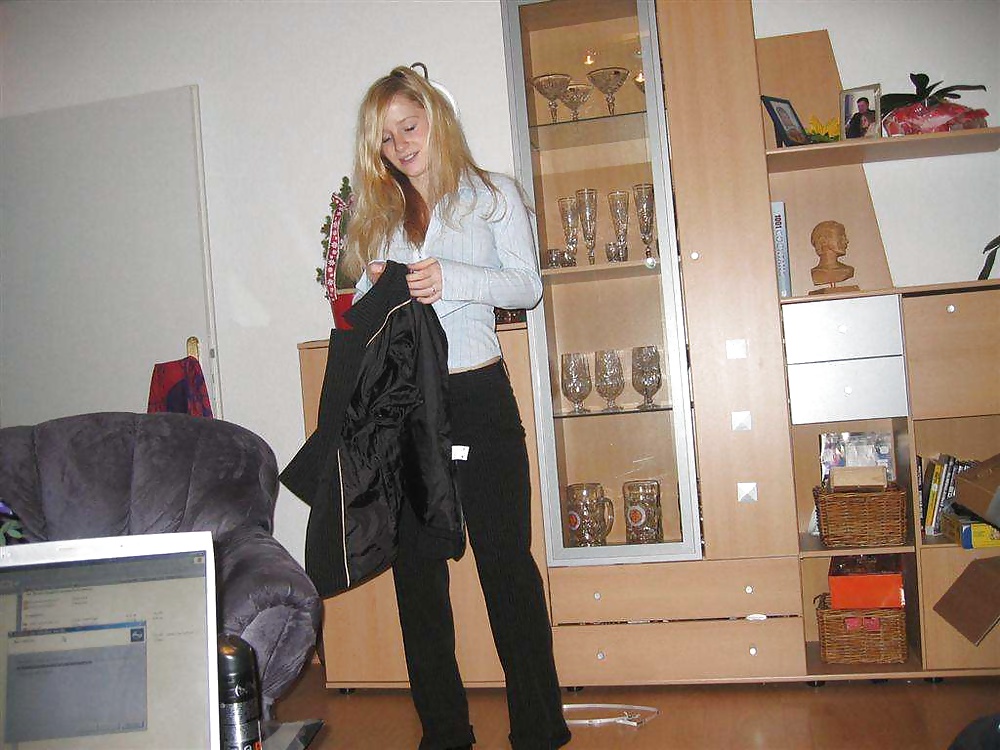 Sex i läderkläder med olika hjälp i fria bilder